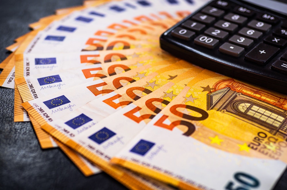 Salaire brut 2000 euros : comment négocier une augmentation de salaire ?